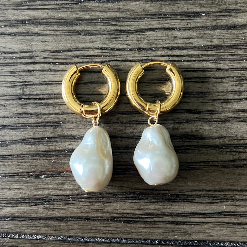 NWOT Gold Hoop Pearl Drop Earrings